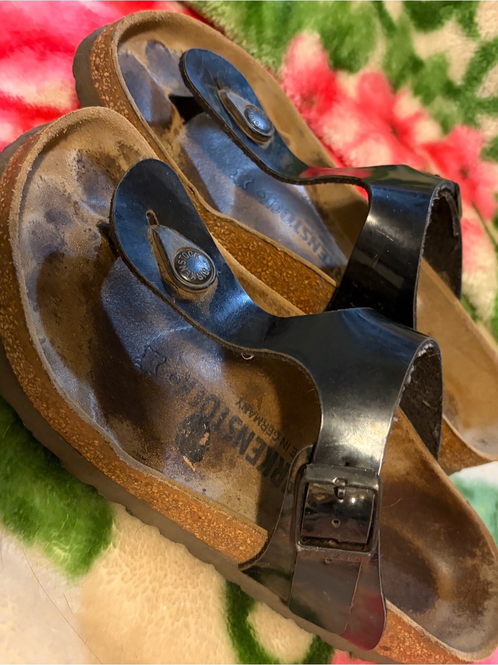Birkenstock Black Patent Gizeh Style Women's Sandals - Picture 5 of 8